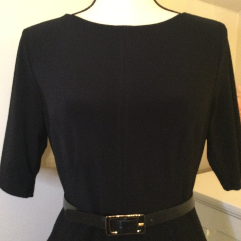 Anne Klein, Belted Drop Waist Short Sleeve Black Knit A-line Dress, Sz. 10 - Picture 2 of 11